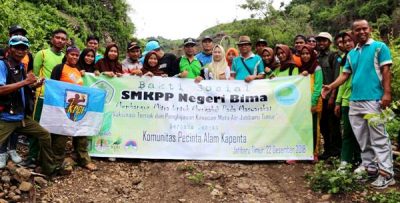 SMKPP Negeri Bima Beri Pelayanan Kesehatan Ternak Gratis dan Penanaman Pohon - Kabar Harian Bima