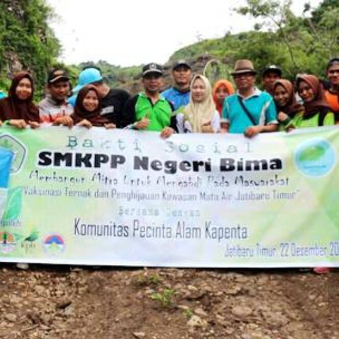 SMKPP Negeri Bima Beri Pelayanan Kesehatan Ternak Gratis dan Penanaman Pohon