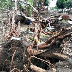 Talud Jalan di Desa Mawu Jebol Dihantam Gelombang, Pemerintah Diminta Tidak Tutup Mata