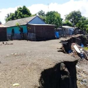 Tebing Sungai Tak Kunjung Diperbaiki, Kehidupan Warga Sangiang Terancam 