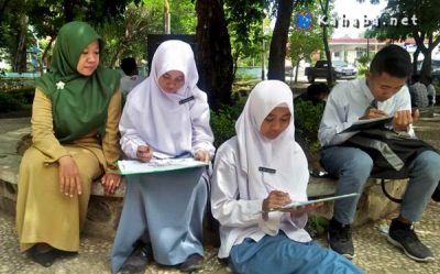 Siswa SMKN 3 Kota Bima Belajar di Taman Ria, Imajinasi Lebih Terbuka - Kabar Harian Bima