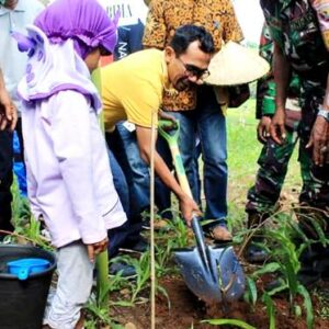 Walikota Bima Akan Budayakan Anak-Anak SD Menanam Pohon Tiap Kenaikan Kelas