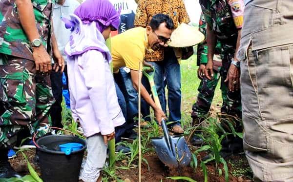 Walikota Bima Akan Budayakan Anak-Anak SD Menanam Pohon Tiap Kenaikan Kelas