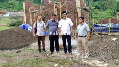 Ketua DPRD Tinjau Progres Pembangunan Rumah di Lahan Relokasi - Kabar Harian Bima