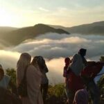 Menunggu Pagi di Lamoci, Hamparan Kabut Selimuti Desa Cenggu - Kabar Harian Bima