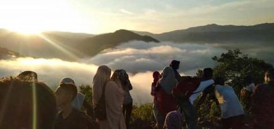 Menunggu Pagi di Lamoci, Hamparan Kabut Selimuti Desa Cenggu - Kabar Harian Bima