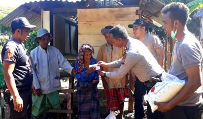 Polres Bima Bantu Perbaiki Rumah Nenek Miskin di Soromandi - Kabar Harian Bima