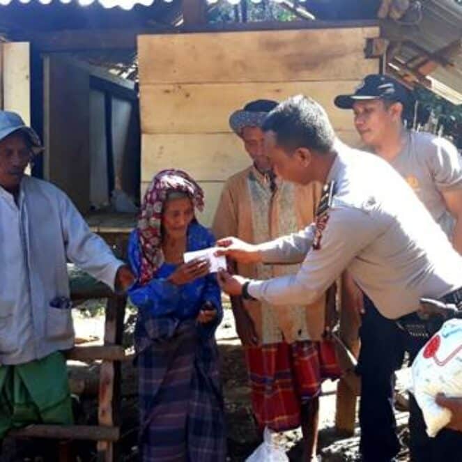 Polres Bima Bantu Perbaiki Rumah Nenek Miskin di Soromandi