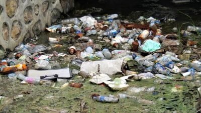 Selokan Depan Kantor Bupati Bima Dipenuhi Sampah dan Bau - Kabar Harian Bima