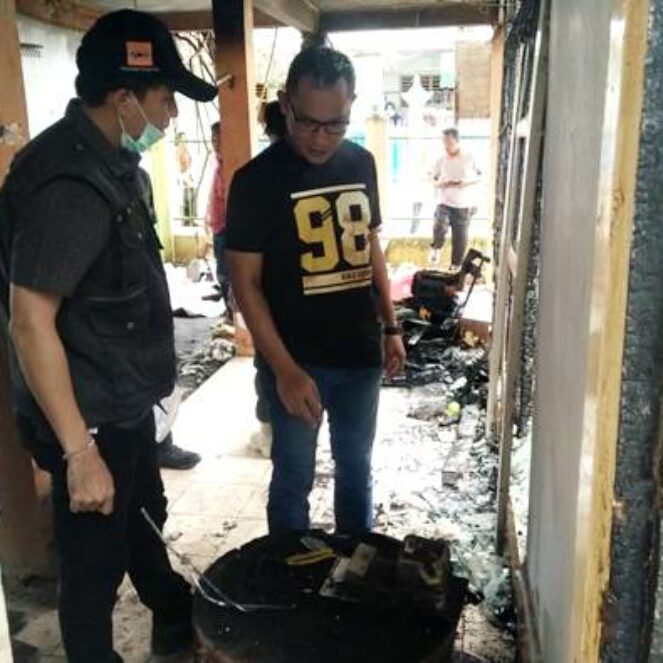 Tim Labfor Bali Olah TKP Kebakaran di Lewirato, Seorang Warga Diamankan