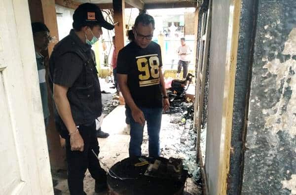 Tim Labfor Bali Olah TKP Kebakaran di Lewirato, Seorang Warga Diamankan - Kabar Harian Bima