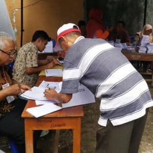 Panwascam Mpunda Temukan Kertas Suara Tertukar Dengan DPRD Kabupaten Dompu
