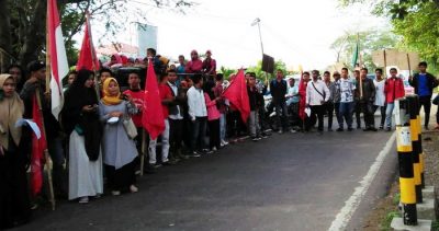 Demo Hari Buruh, FPR Desak Dewan Buat Perda UMK Bima - Kabar Harian Bima