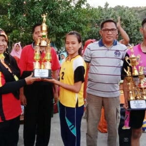 SMP 10 dan SMP 3 Woha Juara Turnamen Bola Voli SMA 5 Cup - Kabar Harian Bima