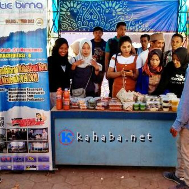 Tumbuhkan Jiwa Wirausaha, Mahasiswa STIE Bima Bazar di Pasar Ramadan