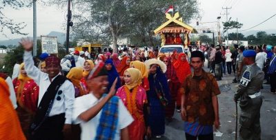 Ratusan Rombongan Ramaikan Pawai Budaya HUT Jadi Bima ke-379 - Kabar Harian Bima