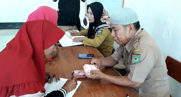 SMKN 1 Langgudu Bagikan Dana PIP Rp 89 Juta Pada 124 Siswa - Kabar Harian Bima