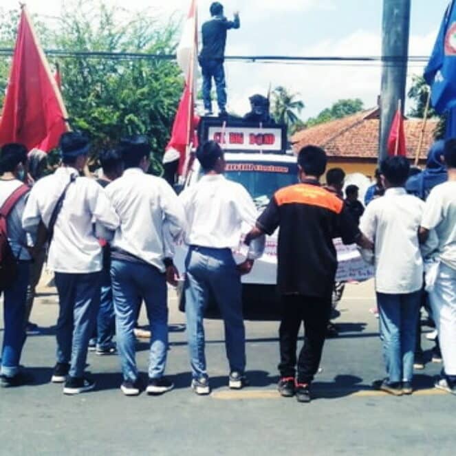 Anak STM Bima dan Mahasiswa Aksi Depan Dinas Pertanian, Tuntut Kesejahteraan Petani