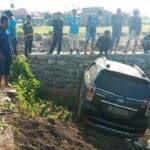 Supir Ngantuk, Mobil Avanza Nyemplung ke Sawah - Kabar Harian Bima