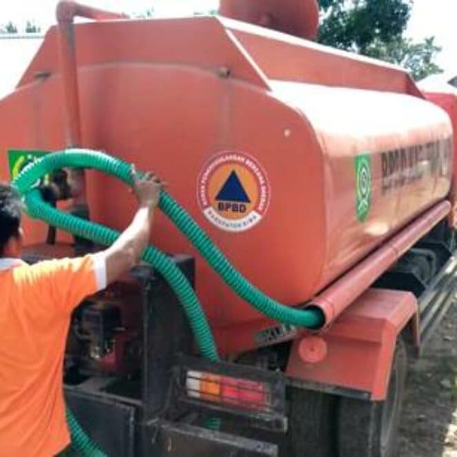 Pemerintah Distribusi Kebutuhan Air Bersih di Desa Mpili  