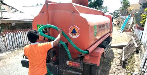 Pemerintah Distribusi Kebutuhan Air Bersih di Desa Mpili   - Kabar Harian Bima