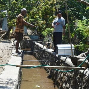 Krisis Air Bersih di Kota Bima, Warga Ambil Air Parit Untuk Kebutuhan Hidup - Kabar Harian Bima