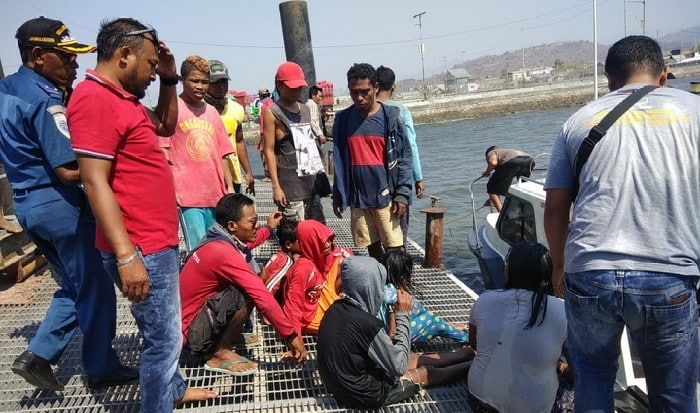Dihantam Gelombang, Boat Ketinting yang Ditumpangi 5 orang Terbalik di Pulau Nisa - Kabar Harian Bima
