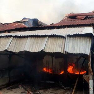 Puluhan Toko di Pasar Lama Bima Terbakar