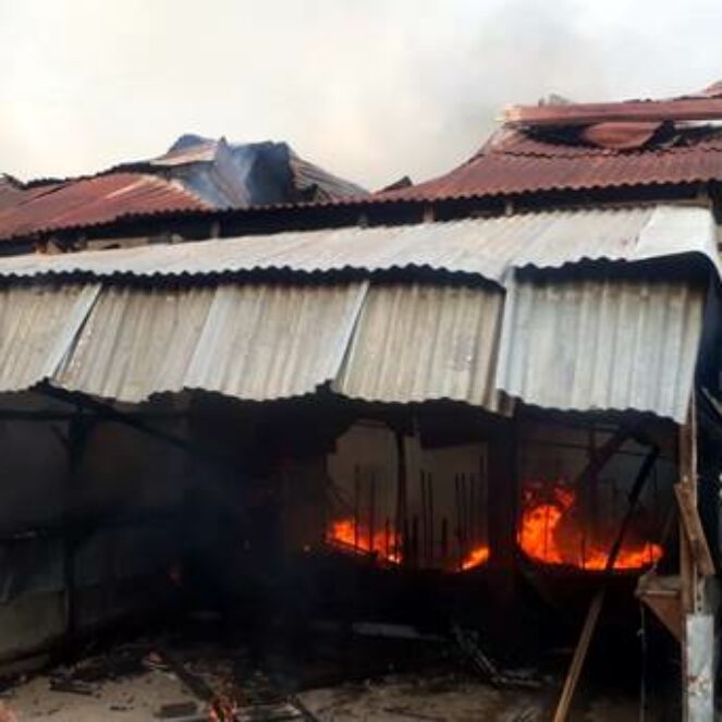 Puluhan Toko di Pasar Lama Bima Terbakar