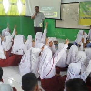 Poltekkes Mataram Beri Penyuluhan Jajan Sehat di SDN 10 Kota Bima