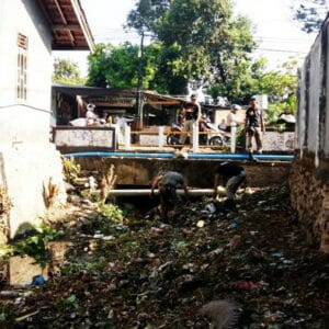 Antisipasi Banjir, Sat Pol Pp Dan Damkar Bersihkan Sungai - Kabar Harian Bima