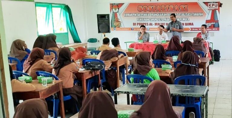 KPU Edukasi Santri Tentang Pilkada di Ponpes Al Maliky - Kabar Harian Bima