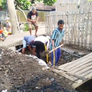 Warga Oi Mbo Gotong Royong Bersihkan Saluran Drainase - Kabar Harian Bima