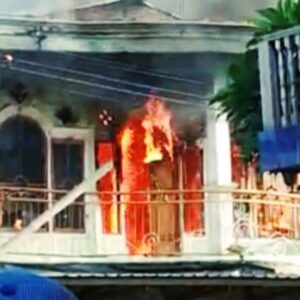 Diduga Arus Pendek, Ruko Bertingkat di Sape Terbakar - Kabar Harian Bima