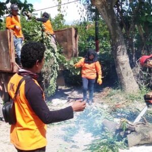 TSBK Lewirato dan Masyarakat Gotong Royong Bersihkan Lingkungan