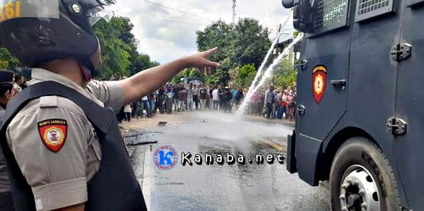 Polisi Buka Paksa Blokir Jalan di Desa Leu - Kabar Harian Bima
