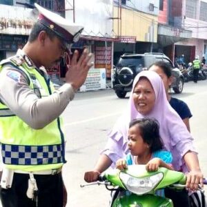 Polisi Tindak Tegas Pengendara tidak Pakai Helm