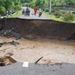 2 Jembatan di Kecamatan Soromandi Putus - Kabar Harian Bima