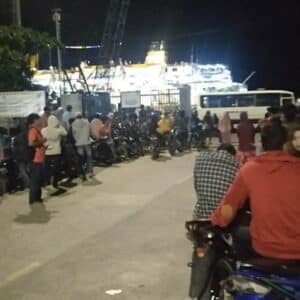 Kapal Angkut Seorang Suspect Covid-19 Tiba di Pelabuhan Bima, Keluarga Penumpang Was-Was - Kabar Harian Bima