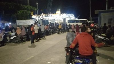 Kapal Angkut Seorang Suspect Covid-19 Tiba di Pelabuhan Bima, Keluarga Penumpang Was-Was - Kabar Harian Bima