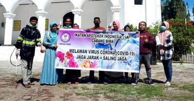 Cegah Covid-19, IAI PC Bima Semprot Disinfektan di Masjid - Kabar Harian Bima