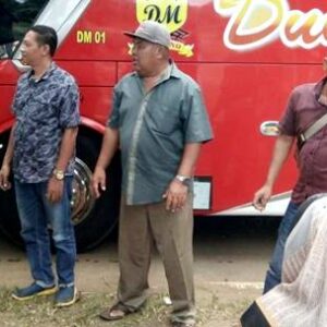 Pemerintah Kecamatan Madapangga Razia dan Ukur Suhu Tubuh Penumpang Bus