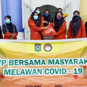 DWP Kota Bima Peduli Honorer, Salurkan 400 Paket Sembako