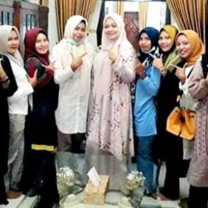 Bupati Bima Beri Contoh tak Baik, Foto Bersama tanpa Masker dan Jaga Jarak - Kabar Harian Bima