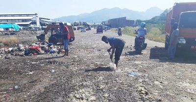 Jaga Kebersihan di Tengah Pandemi, DLH Gotong Royong Bersihkan Sampah - Kabar Harian Bima