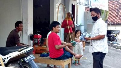 Terus Cegah Corona, Pemuda Penatoi Bagikan Masker dan Hand Sanitizer - Kabar Harian Bima