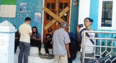 Penggunaan Anggaran Covid-19 tidak Transparan, Kantor Lurah Sambinae Disegel - Kabar Harian Bima