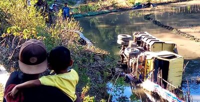 Dump Truck Jatuh Di Jurang Desa Talapiti Ambalawi - Kabar Harian Bima