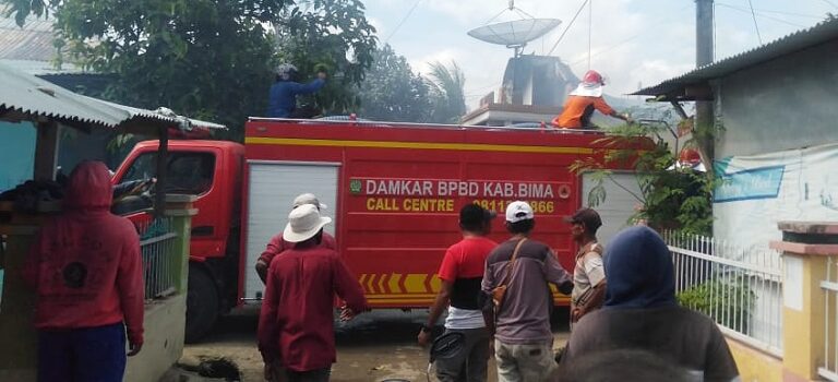 Warga Talabiu Meninggal Dianiaya, Puluhan Rumah di Desa Padolo Dibakar - Kabar Harian Bima