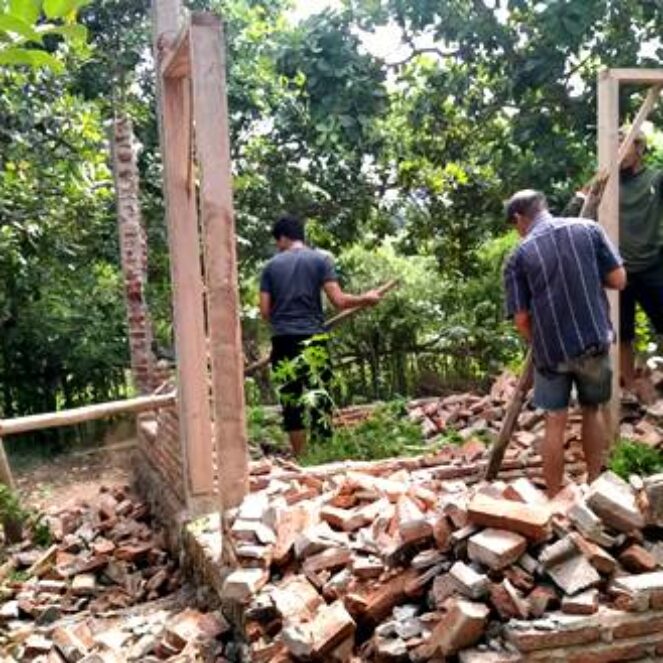 BKPH Maria Donggomasa Bongkar Rumah Permanen Dalam Kawasan Hutan Ncai Kapenta